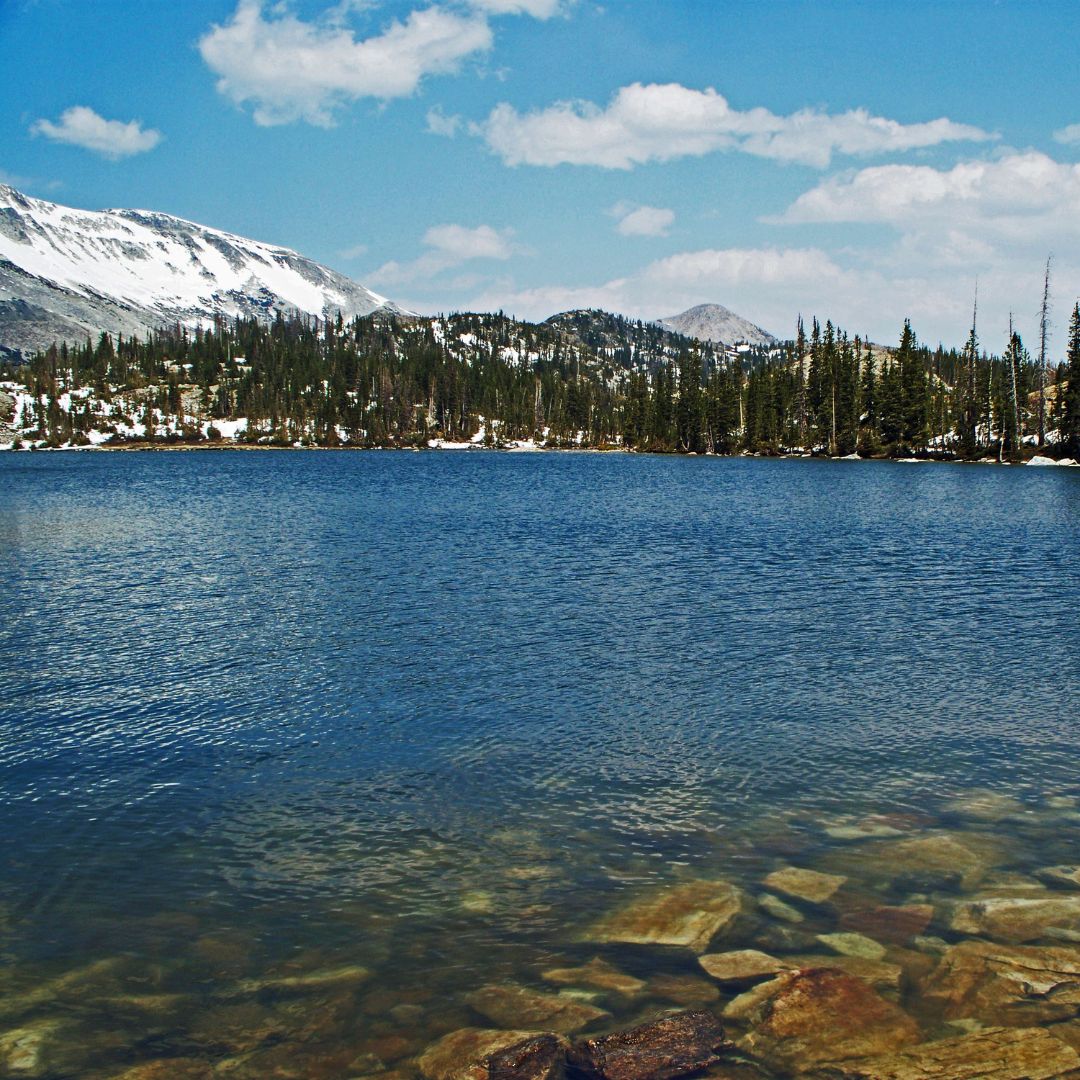 picture of a lake in the Snowy River Mountain Range near Laramie, Wyoming