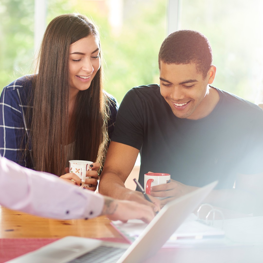 couple signing a lease
